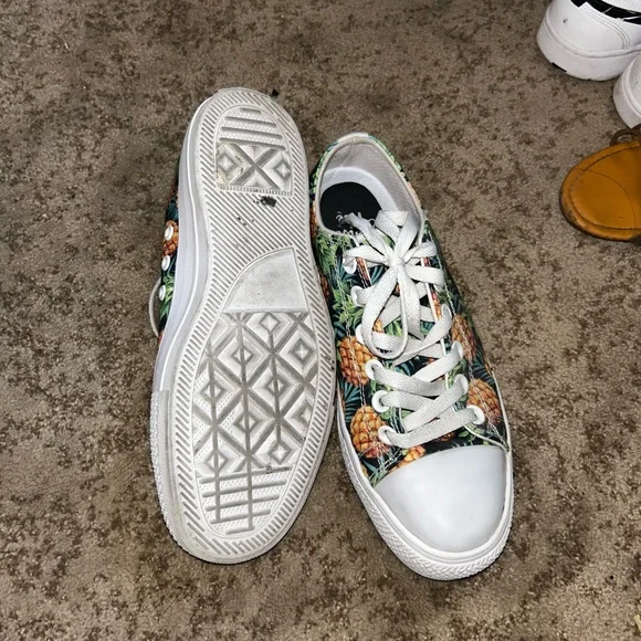 Pineapple Print Sneakers - Picture 3 of 3